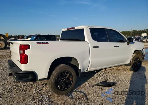 2024 Chevrolet Silverado K1500 Trail Boss Custom z USA, uszkodzony, nr VIN 3GCUDCED7RG154698